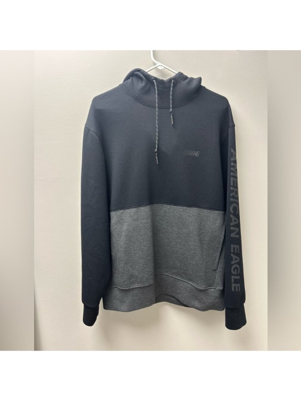 American Eagle Men’s Black and Grey Active Flex Pullover Hoodie